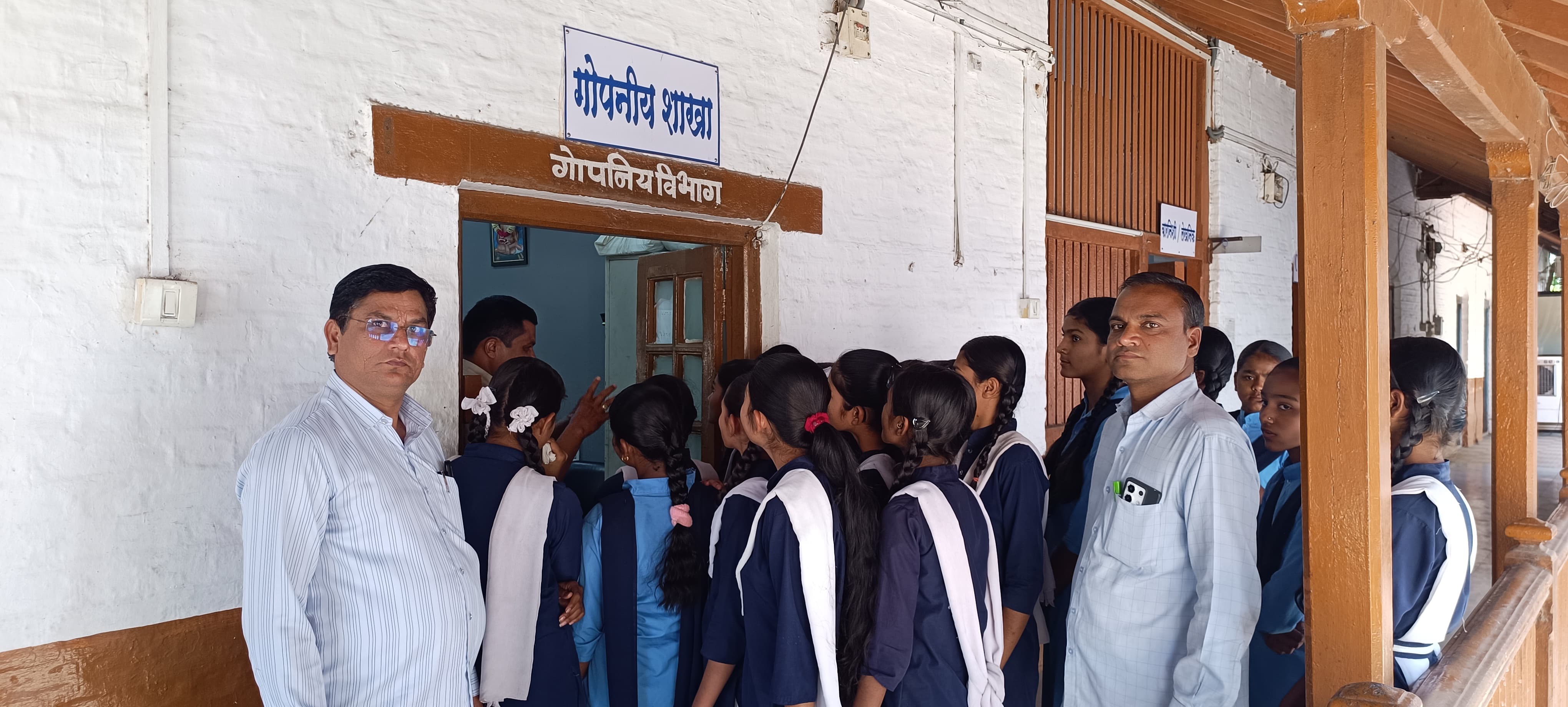 फोटो शिरपूर शहर पोलीस स्टेशनचे रेझिंग डे चे फोटो