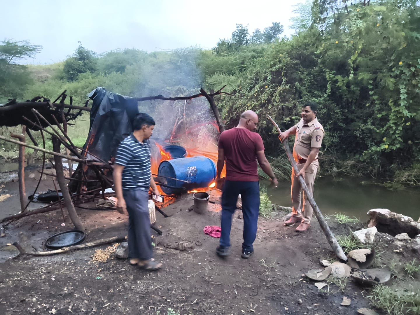 फोटो आगामी निवडणुकीच्या अनुषंगाने धुळे जिल्हा पोलिसांनी ऑल आऊट ऑपरेशन असामाजिक घटकांवर कारवाई केली आहे.