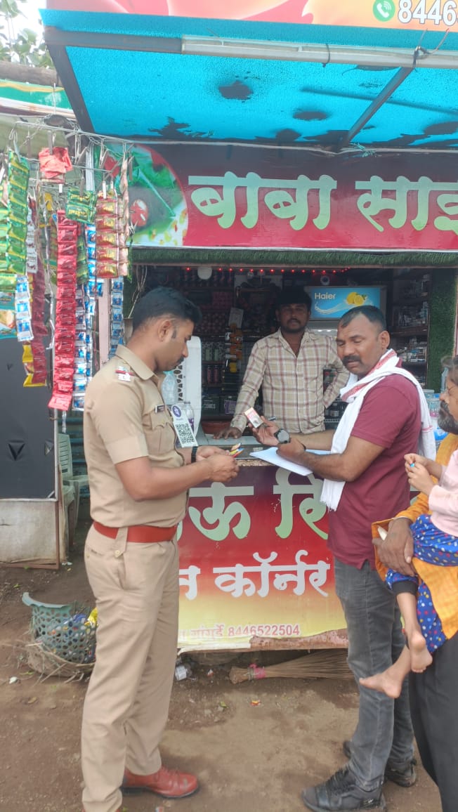 फोटो आगामी निवडणुकीच्या अनुषंगाने धुळे जिल्हा पोलिसांनी ऑल आऊट ऑपरेशन असामाजिक घटकांवर कारवाई केली आहे.