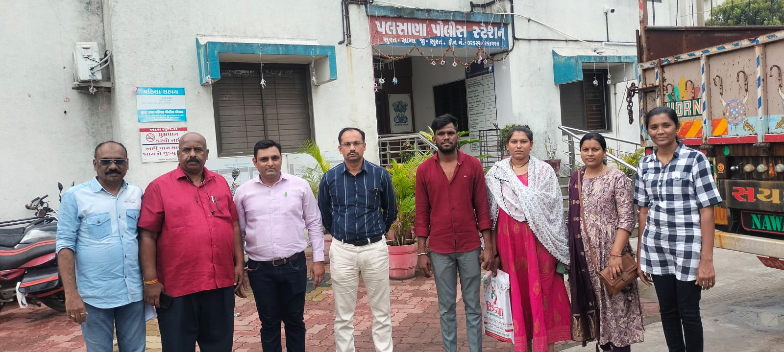 फोटो आगामी निवडणुकीच्या अनुषंगाने धुळे जिल्हा पोलिसांनी ऑल आऊट ऑपरेशन असामाजिक घटकांवर कारवाई केली आहे.