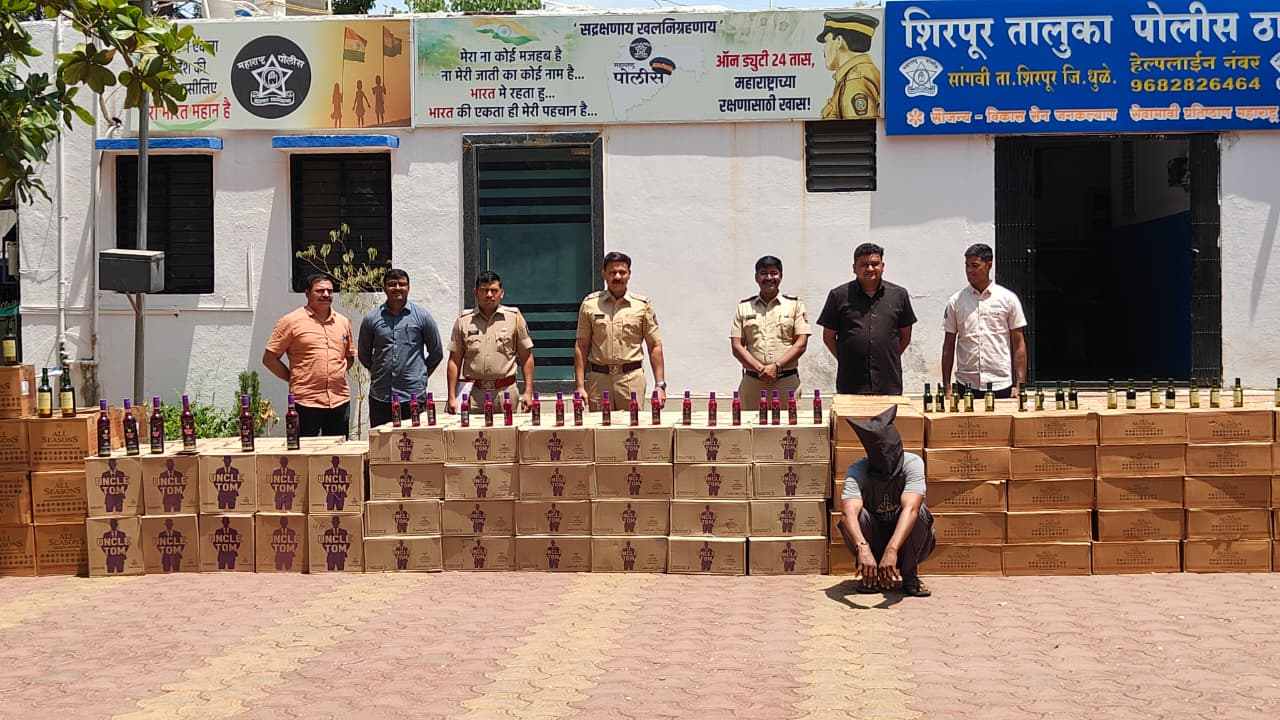 फोटो केंद्रशासित प्रदेश चंदीगड येथून मध्यप्रदेश मार्गे महाराष्ट्रात कंटेनर मध्ये विक्रीसाठी येणारी विदेशी दारू शिरपूर तालुका पोलीस स्टेशनकडून जप्त.