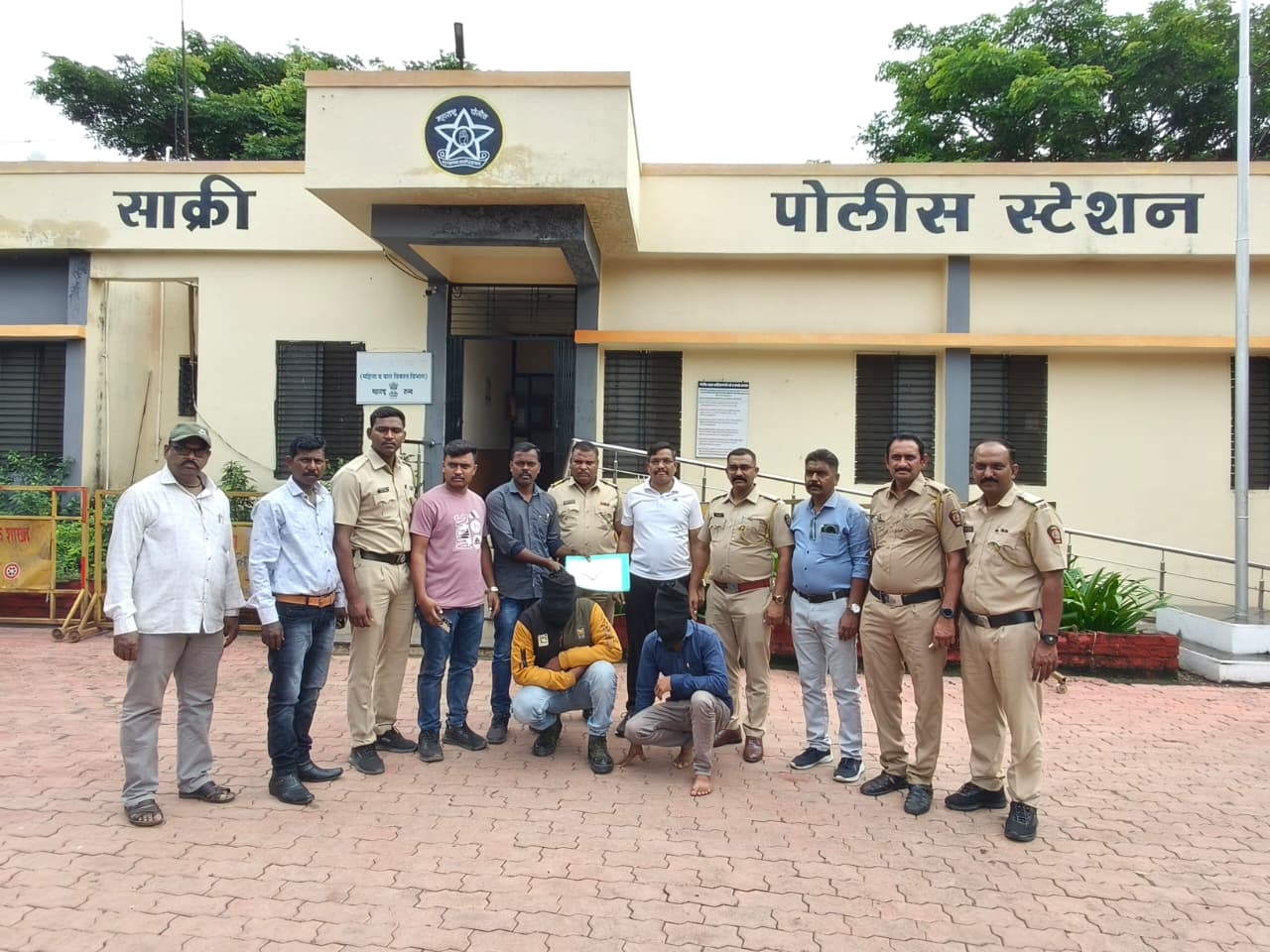 साक्री पोलिसांनी केला चैन स्नॅचिंग चा गुन्हा २४ तासात उघड 