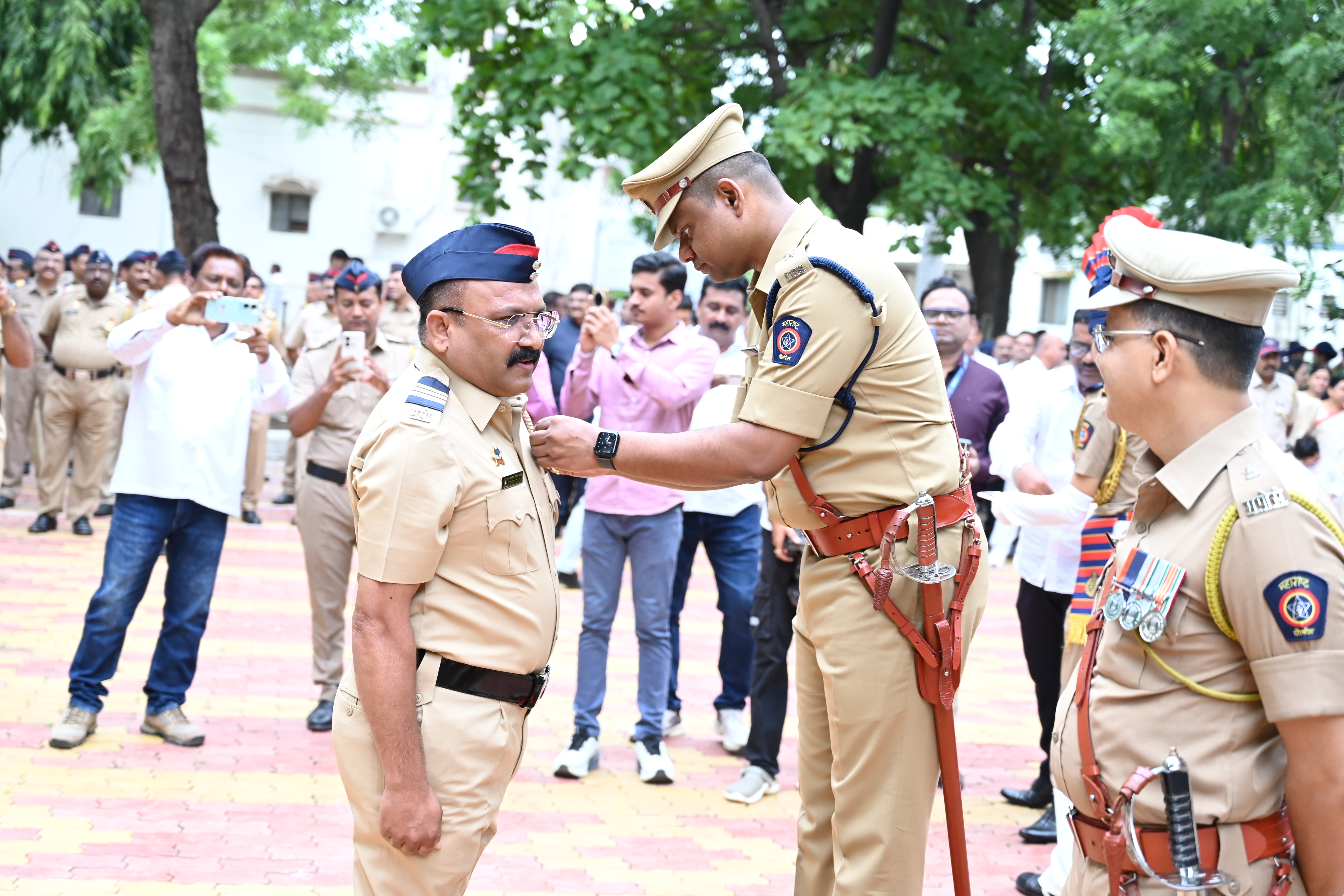 धुळे जिल्हा पोलीस दलातील एकूण 13 पोलीस अधिकारी व अंमलदार यांना स्वातंत्र्य दिनाच्या दिवशी अति उत्कृष्ट व उत्कृष्ट सेवा पदक जाहीर. — 4