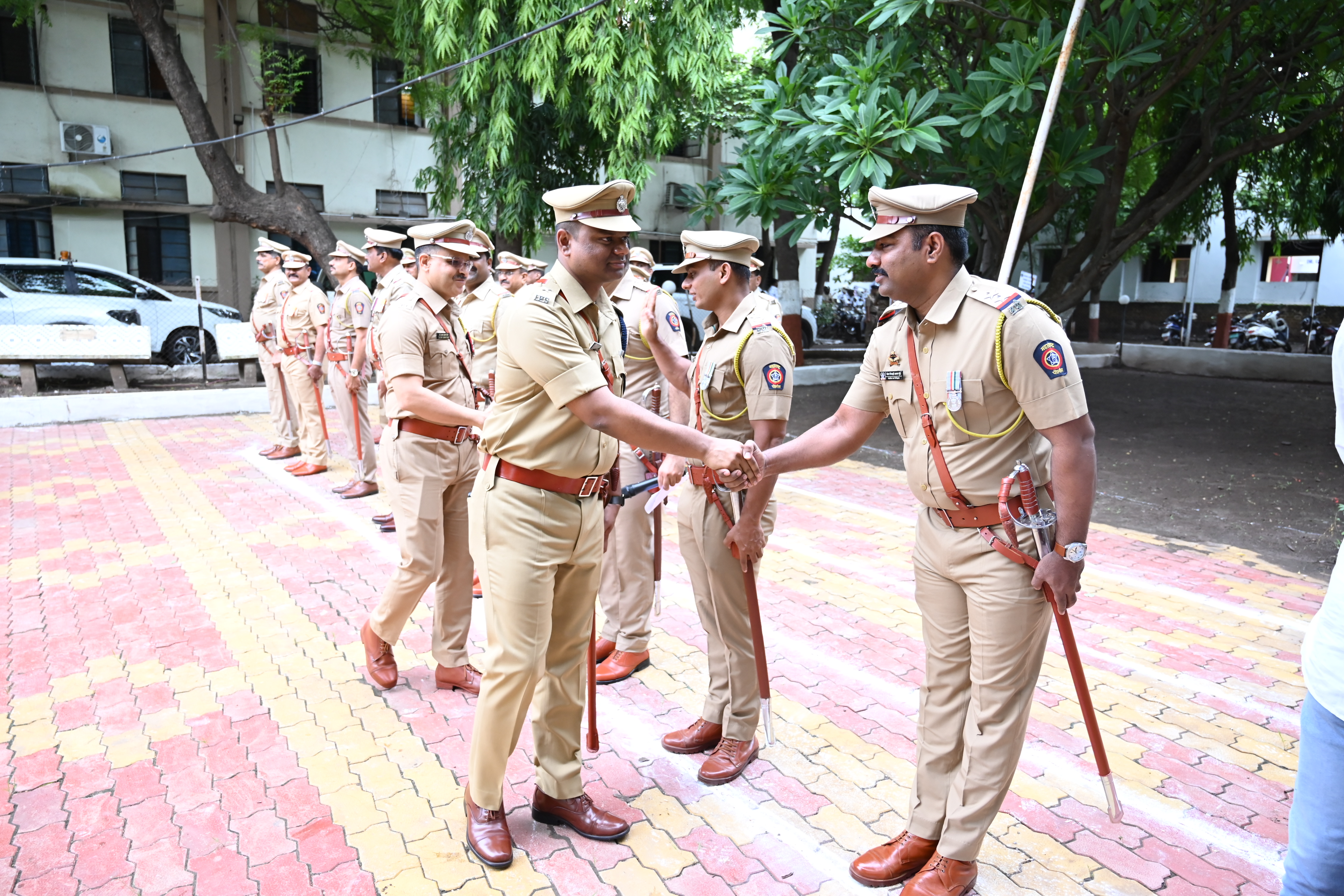 स्वातंत्र्यदिनानिमित्त ध्वजारोहण  पोलीस अधीक्षक कार्यालय, धुळे येथे स्वातंत्र्यदिनानिमित्त मा. पोलीस अधीक्षक श्री. विशाल आनंद यांच्या हस्ते ध्वजारोहण संपन्न. — 5