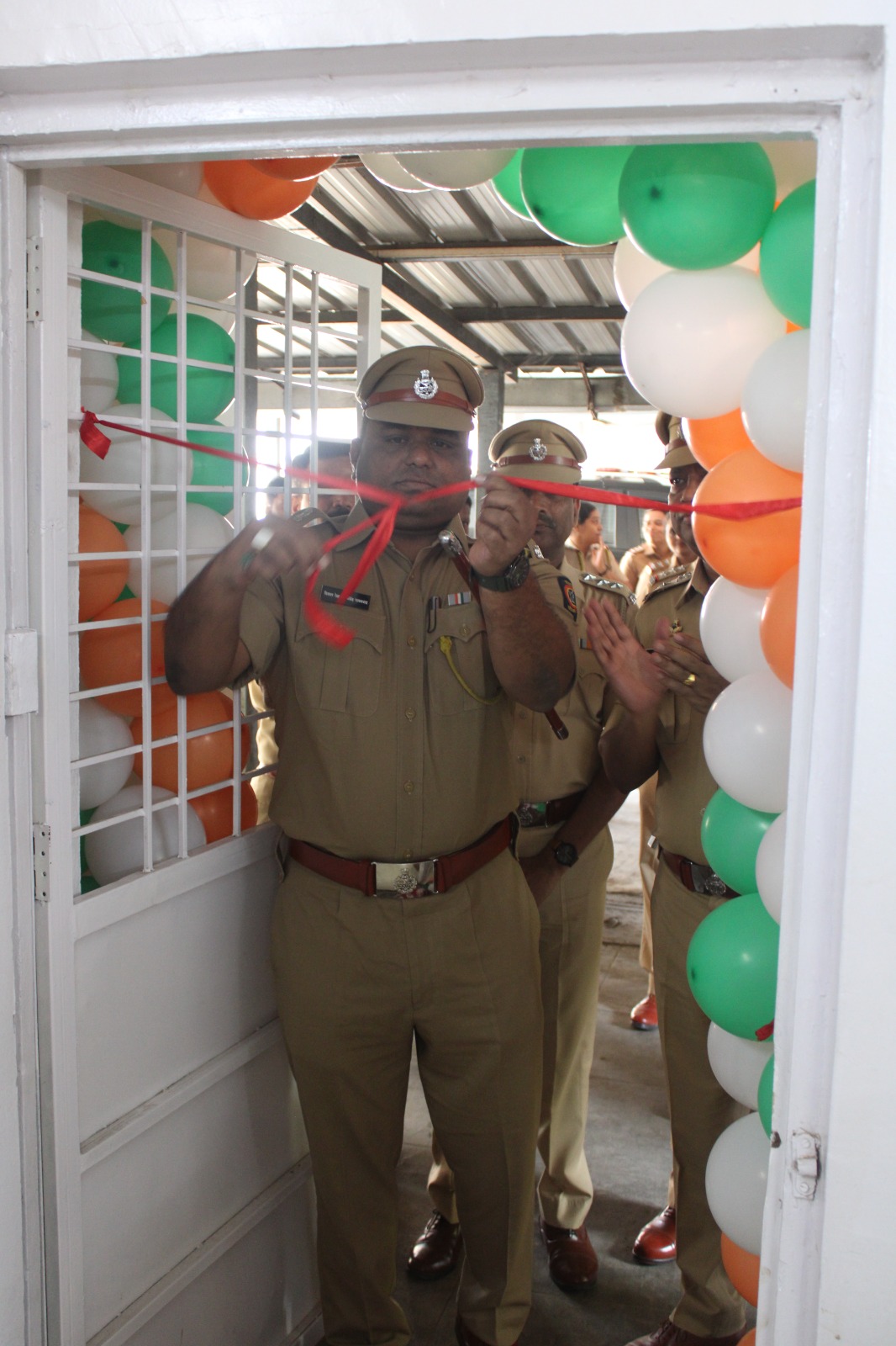 फोटो पोलीस अधीक्षक पुणे लोहमार्ग कार्यालय येथे CCTNS शाखा व MCU शाखेचे उद्घाटन करण्यात आले