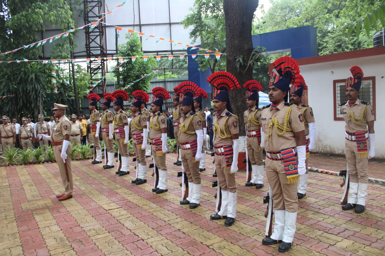 फोटो "पोलीस अधीक्षक कार्यालय, पुणे रेल्वे येथे भारताचा ८० वा स्वातंत्र्य दिन मोठ्या उत्साहात व राष्ट्रभक्तीच्या वातावरणात साजरा करण्यात आला."