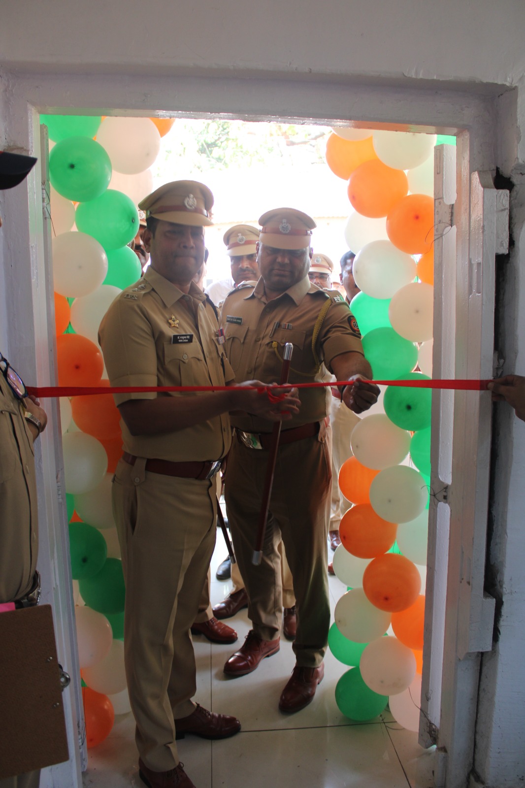 फोटो पोलीस अधीक्षक पुणे लोहमार्ग कार्यालय येथे CCTNS शाखा व MCU शाखेचे उद्घाटन करण्यात आले