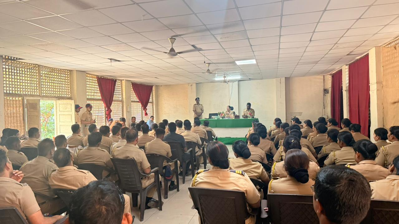 पोलीस अधिकारी व अंमलदार संवाद मेळावा.