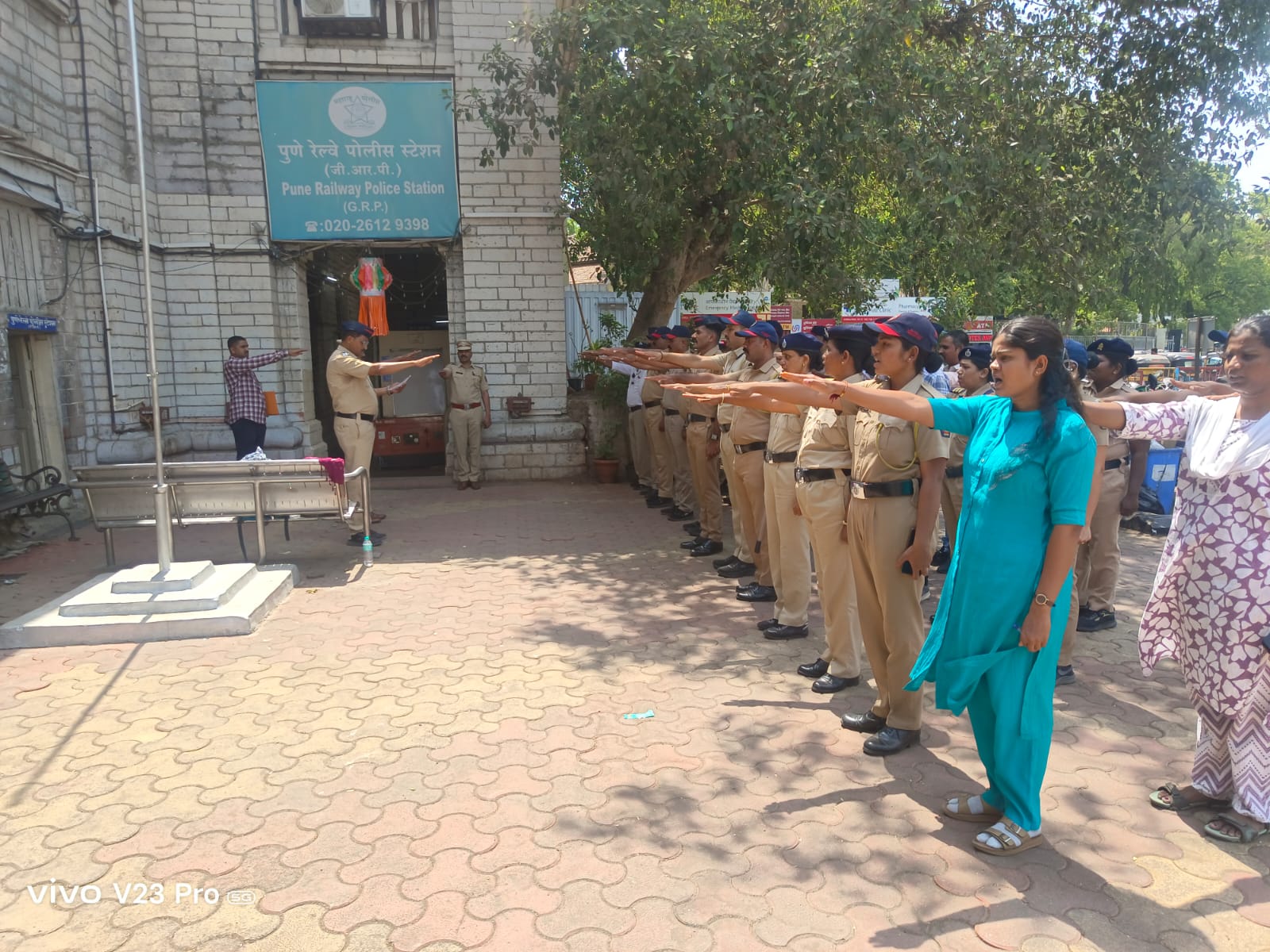 पुणे लोहमार्ग जिल्ह्यात दिनांक 21 मे 2026 रोजी दहशतवाद व हिंसाचार विरोधी दिवस निमित्ताने घेण्यात आलेल्या शपथेचे छायाचित्रे