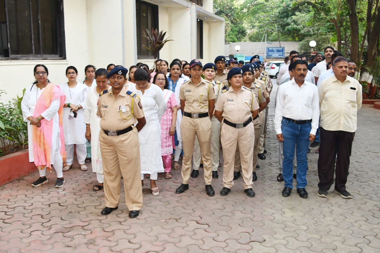 १ मे महाराष्ट्र दिनाच्या निमित्ताने ठाणे ग्रामीण पोलीस अधीक्षक कार्यालयात ध्वजारोहण कार्यक्रम