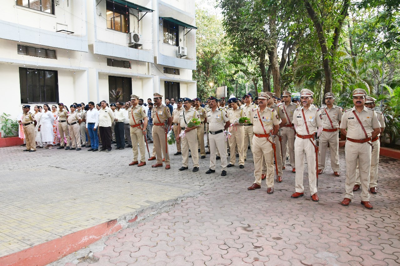 १ मे महाराष्ट्र दिनाच्या निमित्ताने ठाणे ग्रामीण पोलीस अधीक्षक कार्यालयात ध्वजारोहण कार्यक्रम
