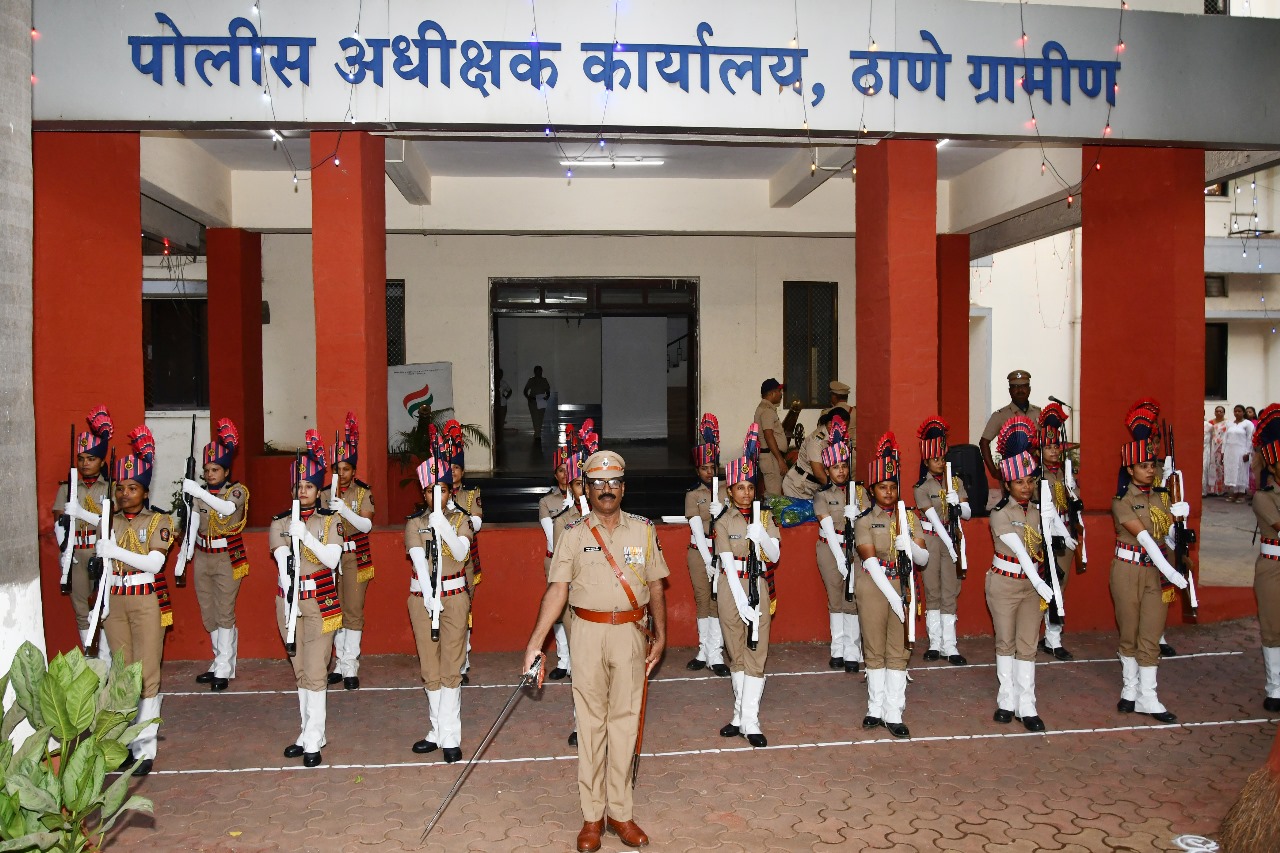 १ मे महाराष्ट्र दिनाच्या निमित्ताने ठाणे ग्रामीण पोलीस अधीक्षक कार्यालयात ध्वजारोहण कार्यक्रम