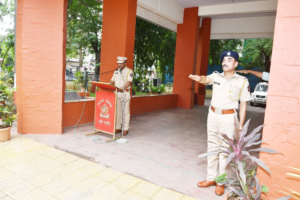 मा. अपर पोलीस  अधीक्षक, ठाणे ग्रामीण श्री. भारत तांगडे  यांच्या हस्ते दहशतवाद व हिंसाचार विरोधी दिनानिमित्त शपत घेन्याचा कार्यक्रम संपन्न