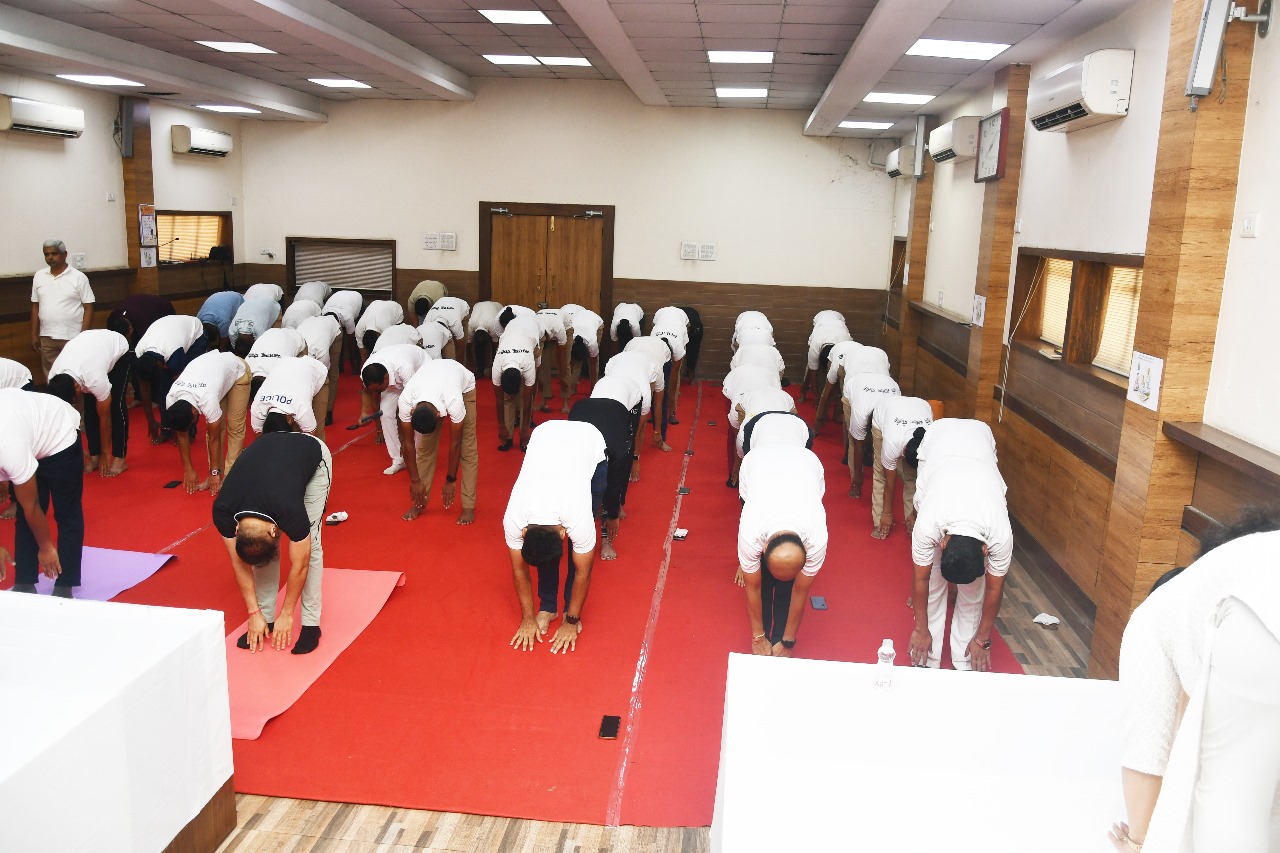 आंतरराष्ट्रीय योग दिनाच्या निमित्ताने पोलीस अधीक्षक ठाणे ग्रामीण मा.स्वामी साहेब,अप्पर पोलीस अधीक्षक भारत तांगडे व पोलीस उपअधीक्षक गृह प्रमोद बाबर साहेब यांच्या अध्यक्षतेखाली  वित्तक हॉल येथे संपन्न झाला