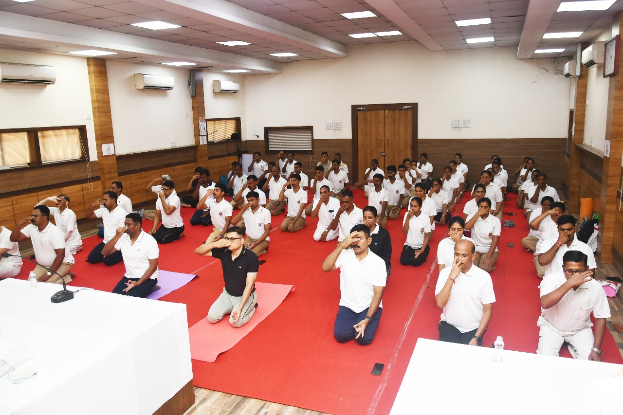 आंतरराष्ट्रीय योग दिनाच्या निमित्ताने पोलीस अधीक्षक ठाणे ग्रामीण मा.स्वामी साहेब,अप्पर पोलीस अधीक्षक भारत तांगडे व पोलीस उपअधीक्षक गृह प्रमोद बाबर साहेब यांच्या अध्यक्षतेखाली  वित्तक हॉल येथे संपन्न झाला