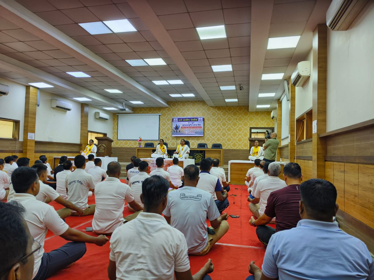 आंतरराष्ट्रीय योग दिनाच्या निमित्ताने पोलीस अधीक्षक ठाणे ग्रामीण मा.स्वामी साहेब,अप्पर पोलीस अधीक्षक भारत तांगडे व पोलीस उपअधीक्षक गृह प्रमोद बाबर साहेब यांच्या अध्यक्षतेखाली  वित्तक हॉल येथे संपन्न झाला