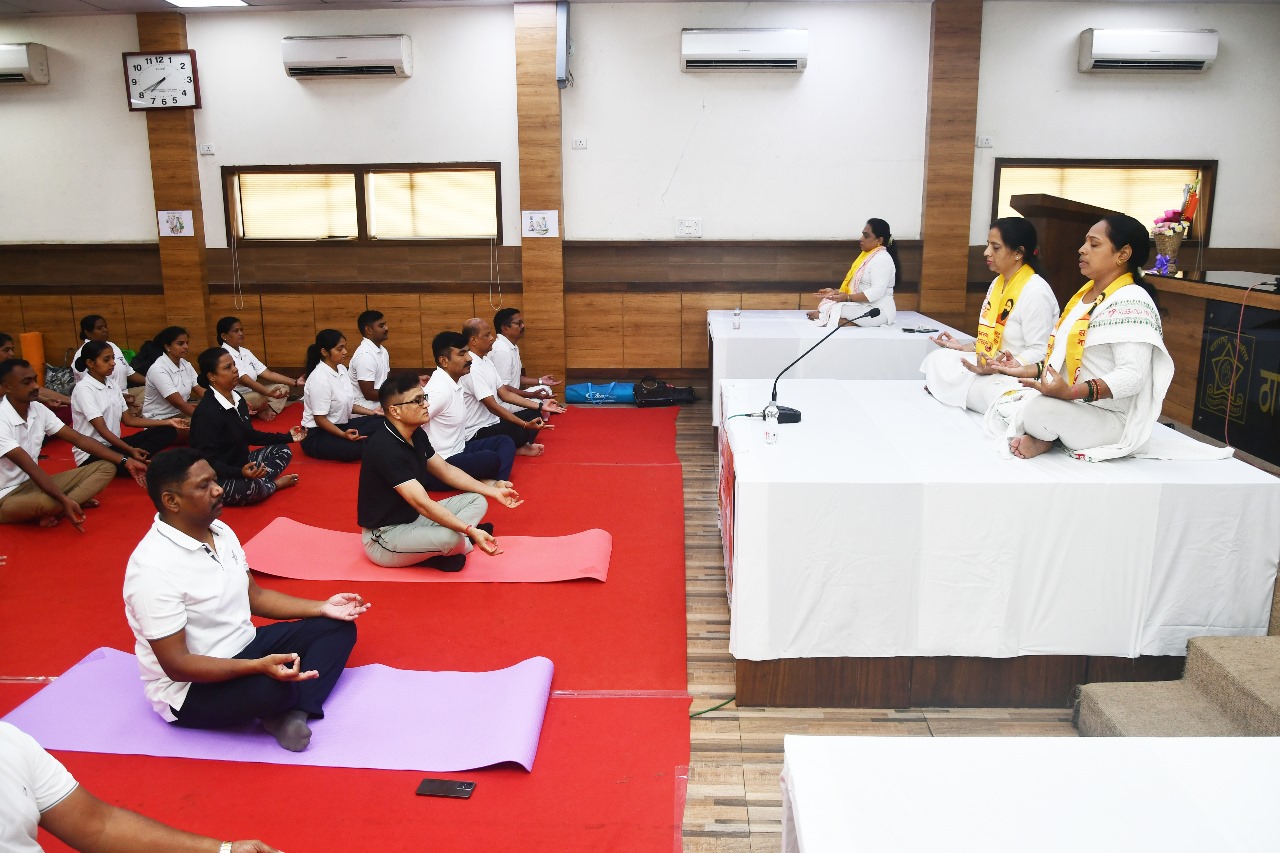 आंतरराष्ट्रीय योग दिनाच्या निमित्ताने पोलीस अधीक्षक ठाणे ग्रामीण मा.स्वामी साहेब,अप्पर पोलीस अधीक्षक भारत तांगडे व पोलीस उपअधीक्षक गृह प्रमोद बाबर साहेब यांच्या अध्यक्षतेखाली  वित्तक हॉल येथे संपन्न झाला