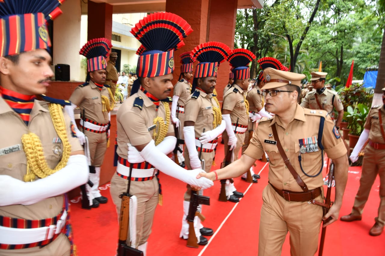 "On the occasion of Independence Day, the Flag Hoisting Ceremony was held at the Office of the Superintendent of Police, Thane Rural, by Hon. Superintendent of Police Shri D. S. Swami."
