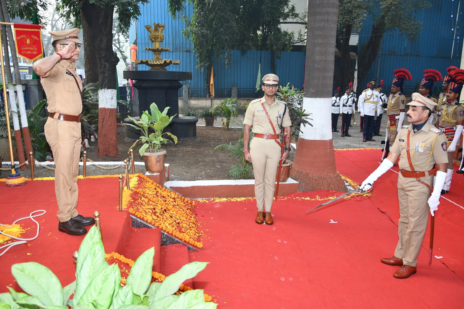 🎉 Republic Day 2026 – A special celebration at the Thane Rural Police Office! 🎉 The national flag hoisting ceremony was conducted by Shri. Dr. D. S. Swami (IPS), Superintendent of Police. Greetings were extended to the officers and staff present on this occasion. 🙏✨ 🕗 8:00 AM | 26-01-2026 📍 Thane Rural 💫 Inspiration of patriotism, recognition of duty! Jai Hind!