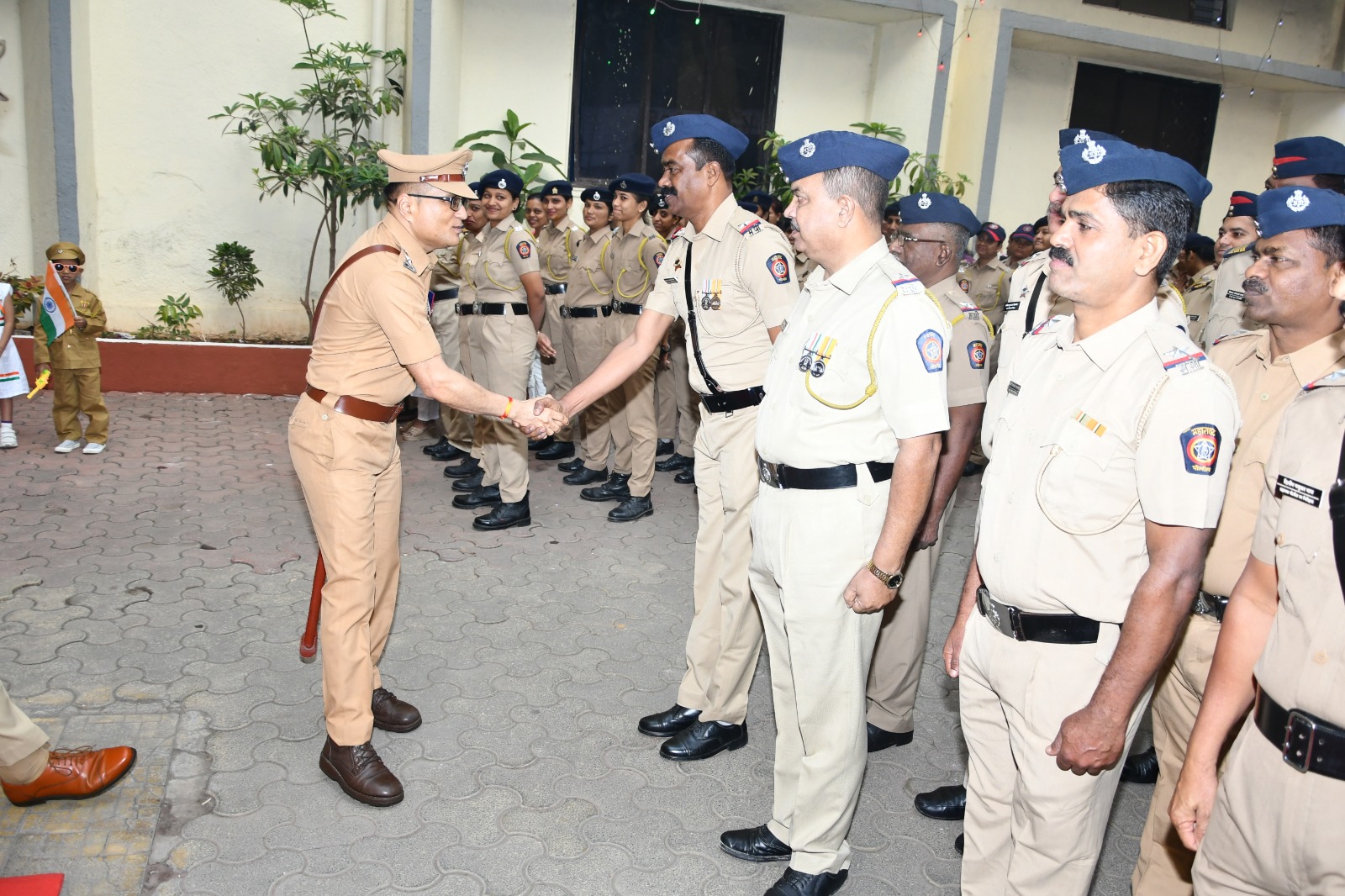 🎉 Republic Day 2026 – A special celebration at the Thane Rural Police Office! 🎉 The national flag hoisting ceremony was conducted by Shri. Dr. D. S. Swami (IPS), Superintendent of Police. Greetings were extended to the officers and staff present on this occasion. 🙏✨ 🕗 8:00 AM | 26-01-2026 📍 Thane Rural 💫 Inspiration of patriotism, recognition of duty! Jai Hind!