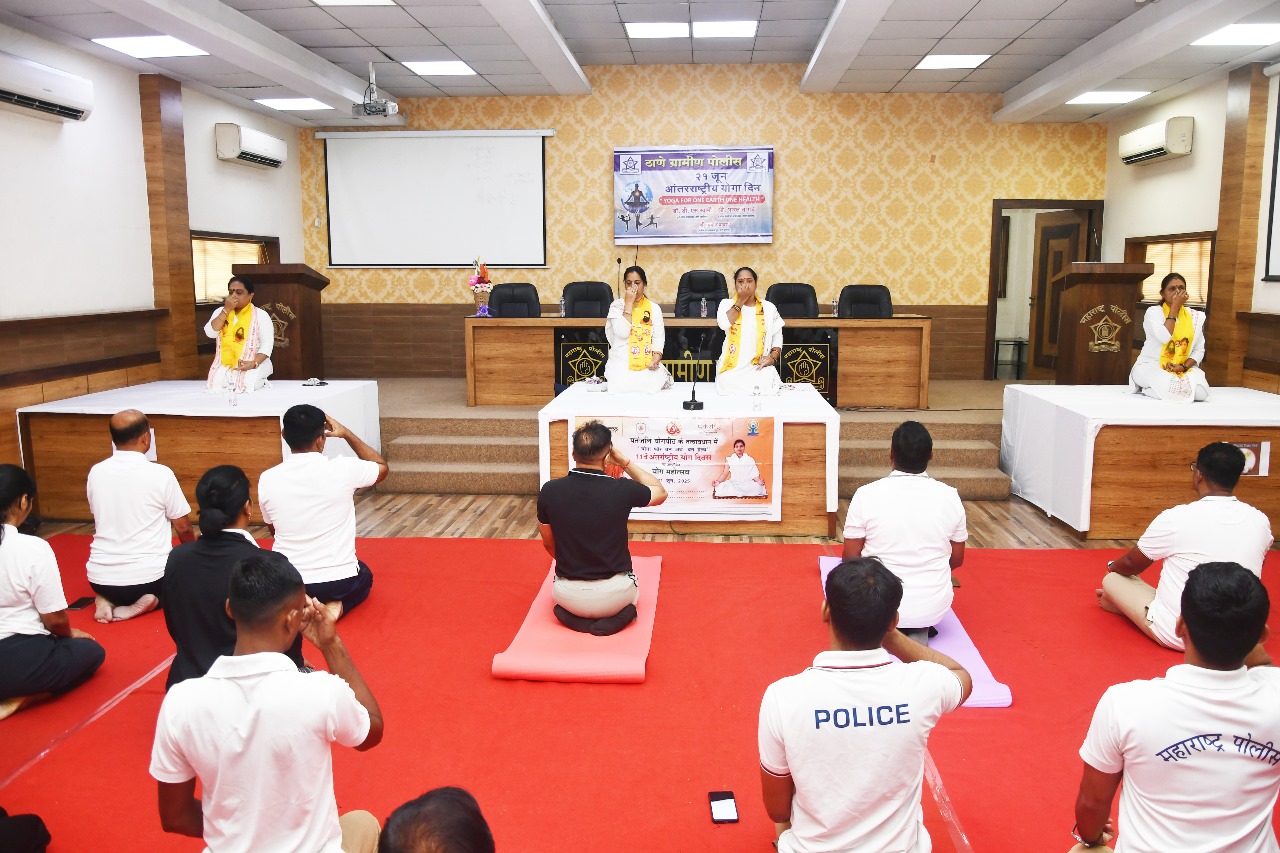 आंतरराष्ट्रीय योग दिनाच्या निमित्ताने पोलीस अधीक्षक ठाणे ग्रामीण मा.स्वामी साहेब,अप्पर पोलीस अधीक्षक भारत तांगडे व पोलीस उपअधीक्षक गृह प्रमोद बाबर साहेब यांच्या अध्यक्षतेखाली  वित्तक हॉल येथे संपन्न झाला