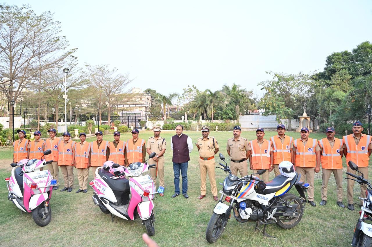Akola Police Force Commemorative 2024 copy table booklet was released under the patronage of Hon'ble Dr. Pankaj Bhoyer, Minister of State, Home (Rural) Maharashtra State.