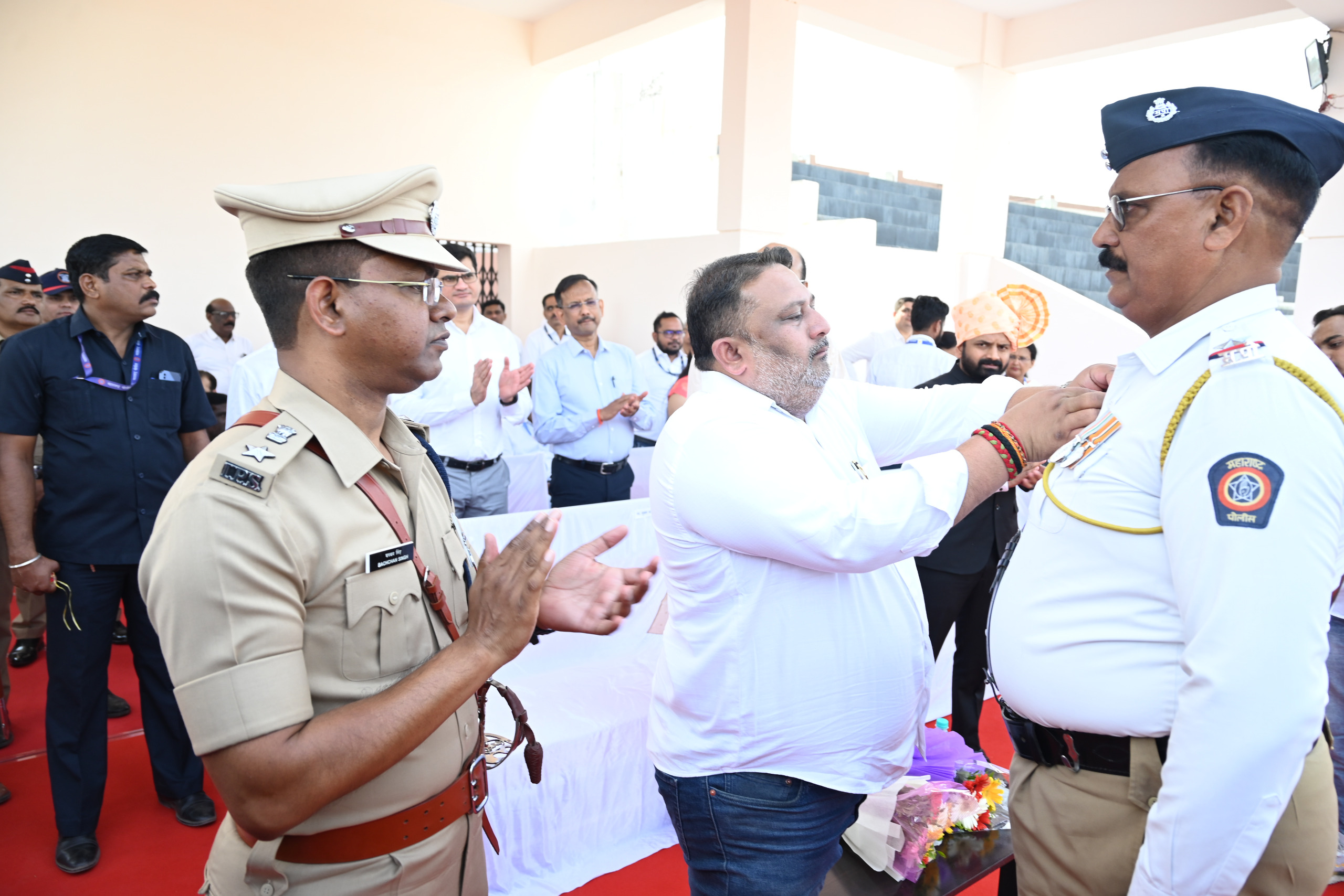 मा.पोलीस महासंचालक सन्मानचिन्ह प्राप्त झालेल्या अकोला पोलीस घटकातील पोलीस अधिकारी व अंमलदार यांचा सत्कार केला!
