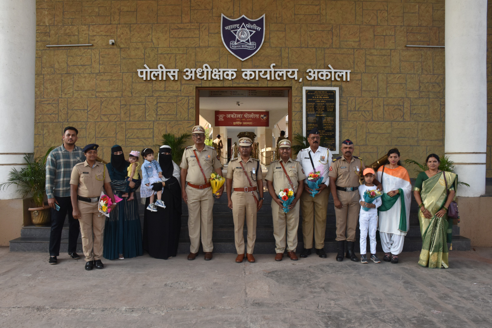 मा.पोलीस महासंचालक सन्मानचिन्ह प्राप्त झालेल्या अकोला पोलीस घटकातील पोलीस अधिकारी व अंमलदार यांचा सत्कार केला!