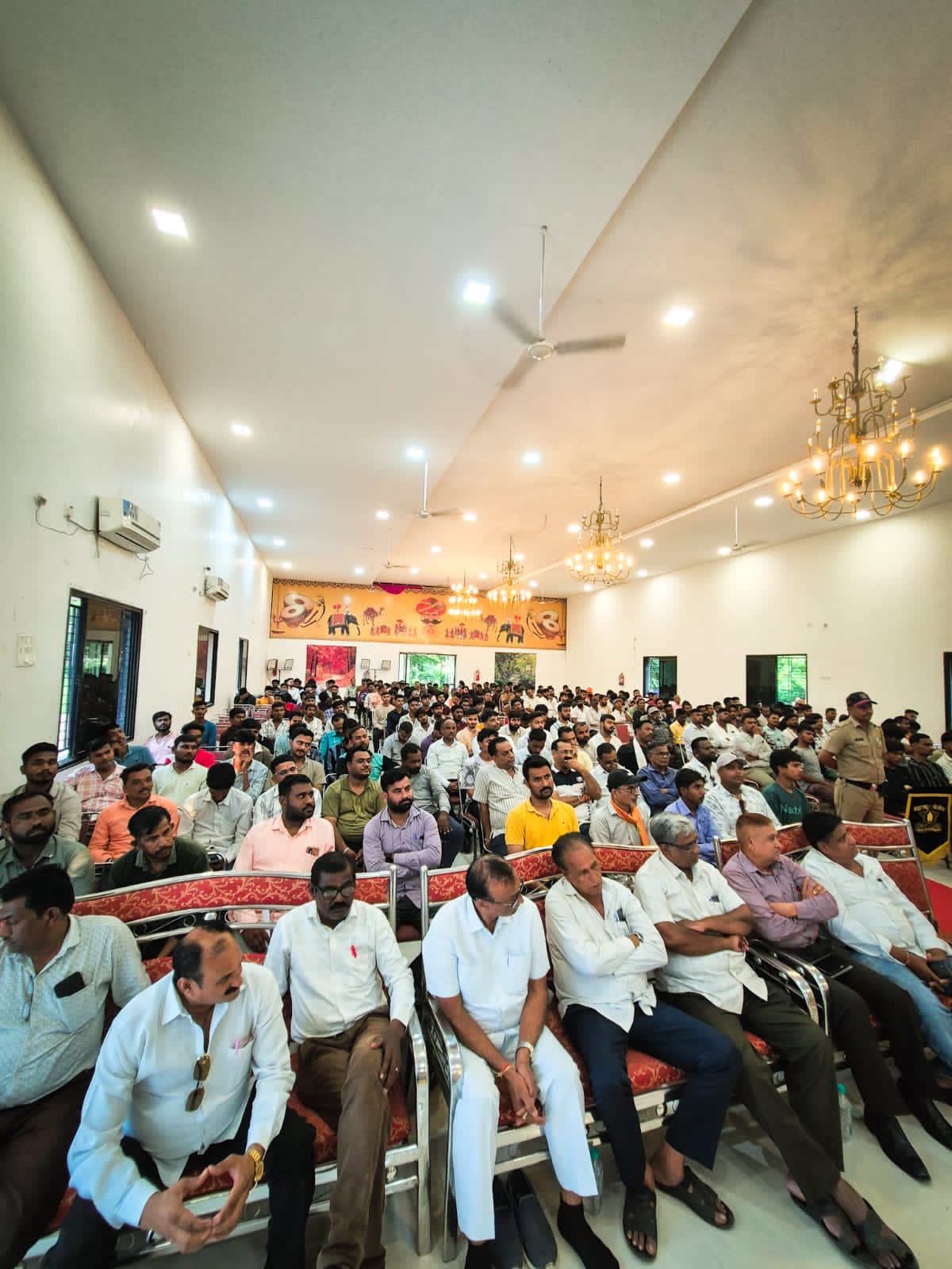 श्री गणेश उत्सव अनुषंगाने; मा.पोलीस अधीक्षक यांनी श्री. गणेश मंडळांची आढावा बैठक घेऊन त्यांच्या सोबत संवाद साधला !