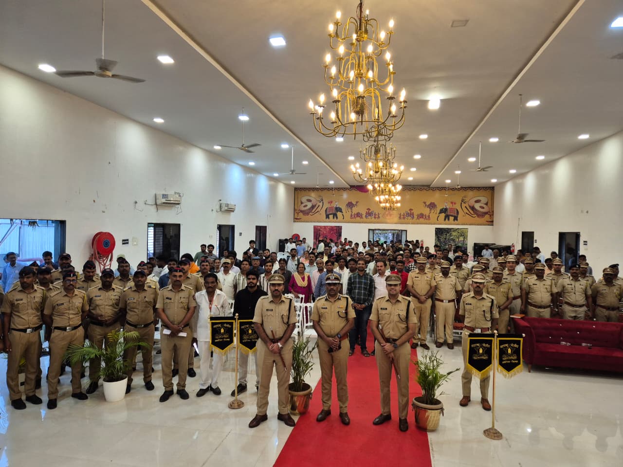अकोला पोलिसांची नागरिकांना 'दिवाळी भेट': रु. १.३० कोटींचा मुद्देमाल आणि मोबाईल परत!