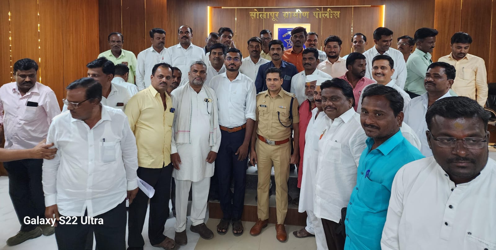 व्यापारी व शेतकरी यांचेशी संवाद