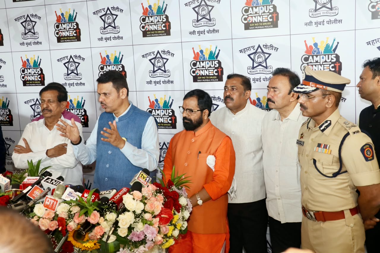 नवी मुंबई पोलिसांच्या 'कॅम्पस कनेक्ट' अभियानाचा शुभारंभ महाराष्ट्राचे मुख्यमंत्री मा. श्री. देवेंद्र फडणवीस यांच्या हस्ते करण्यात आला.