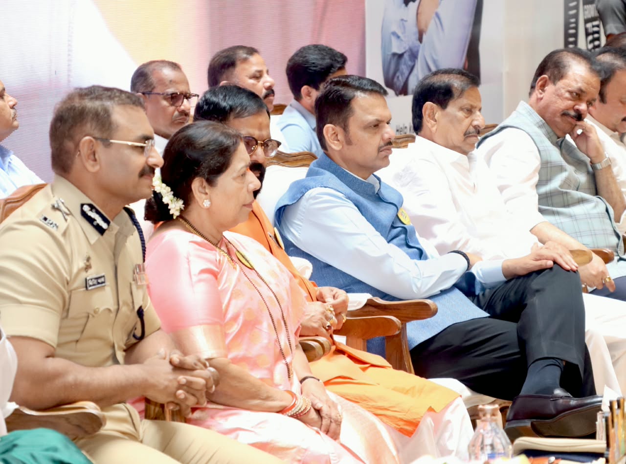 नवी मुंबई पोलिसांच्या 'कॅम्पस कनेक्ट' अभियानाचा शुभारंभ महाराष्ट्राचे मुख्यमंत्री मा. श्री. देवेंद्र फडणवीस यांच्या हस्ते करण्यात आला.