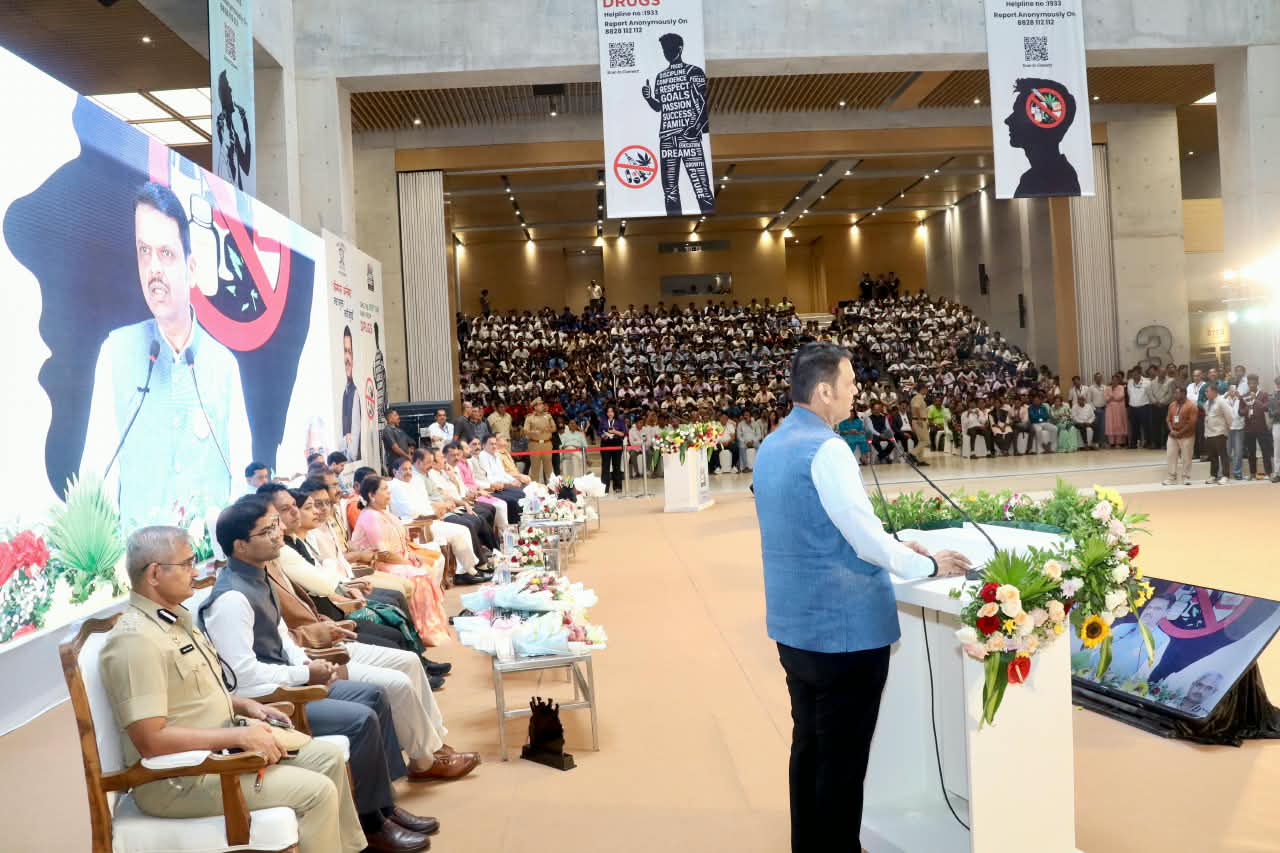 नवी मुंबई पोलिसांच्या 'कॅम्पस कनेक्ट' अभियानाचा शुभारंभ महाराष्ट्राचे मुख्यमंत्री मा. श्री. देवेंद्र फडणवीस यांच्या हस्ते करण्यात आला.