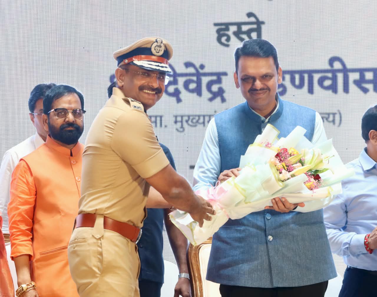 नवी मुंबई पोलिसांच्या 'कॅम्पस कनेक्ट' अभियानाचा शुभारंभ महाराष्ट्राचे मुख्यमंत्री मा. श्री. देवेंद्र फडणवीस यांच्या हस्ते करण्यात आला.