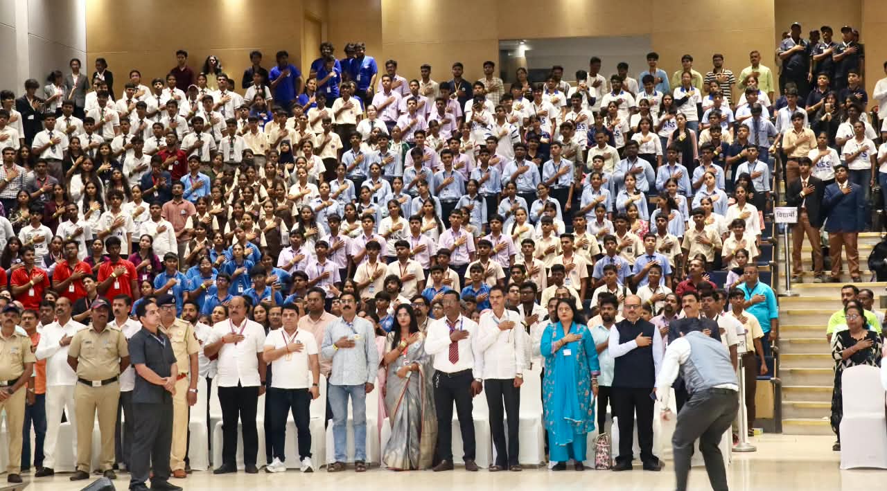 नवी मुंबई पोलिसांच्या 'कॅम्पस कनेक्ट' अभियानाचा शुभारंभ महाराष्ट्राचे मुख्यमंत्री मा. श्री. देवेंद्र फडणवीस यांच्या हस्ते करण्यात आला.