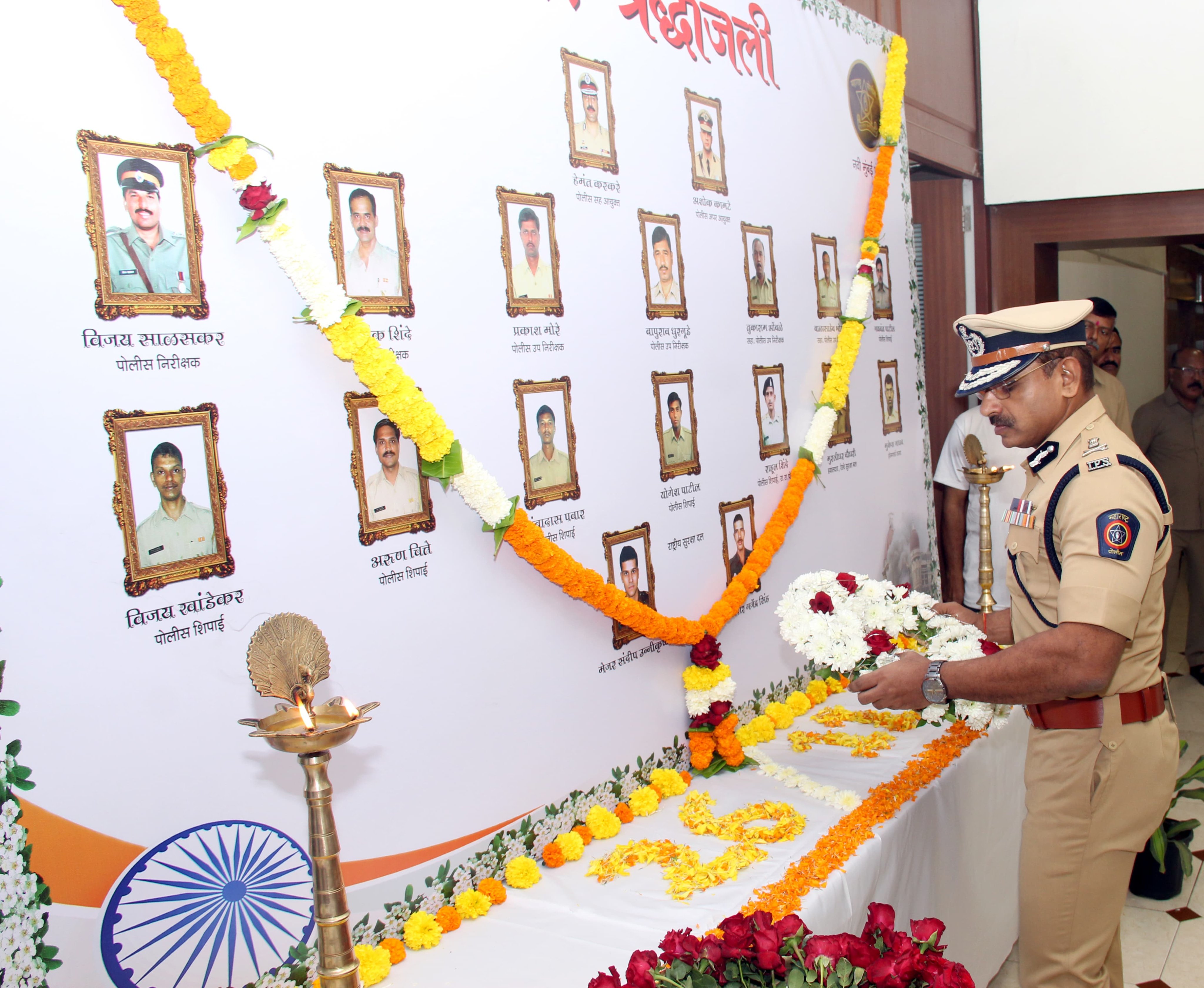 फोटो 26/11 शहिदांना नवी मुंबई पोलीस आयुक्तालयाची श्रद्धांजली